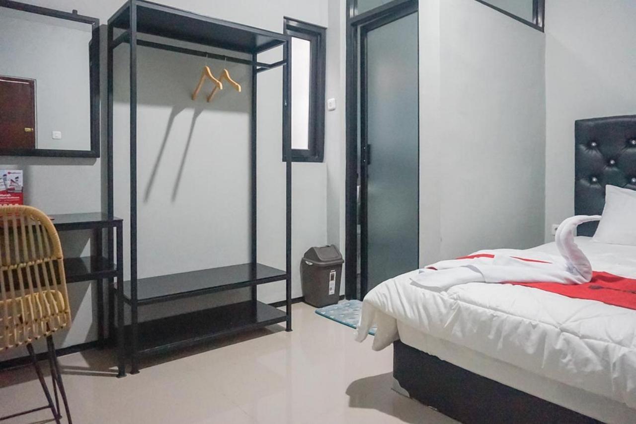 Reddoorz Plus @ Kalpataru มะลัง ภายนอก รูปภาพ